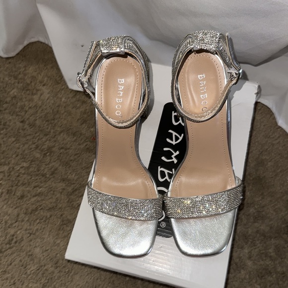 Silver sparkly block heels - size 7.5 almost brand new - Picture 2 of 6